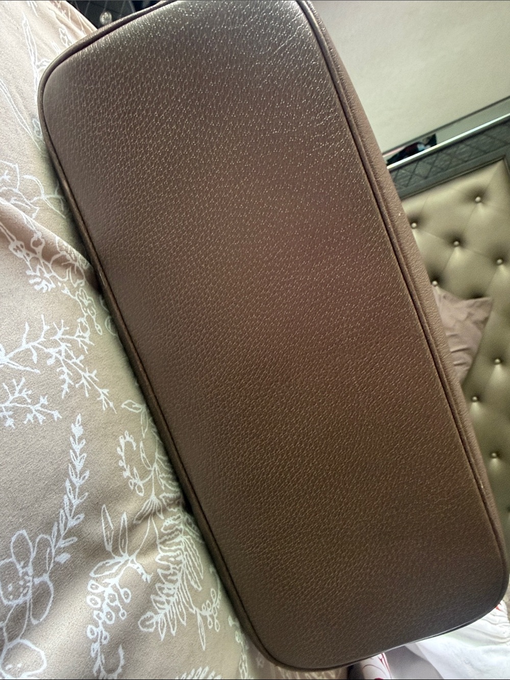 Gucci Beige and Brown Signature Tote - Picture 10 of 13